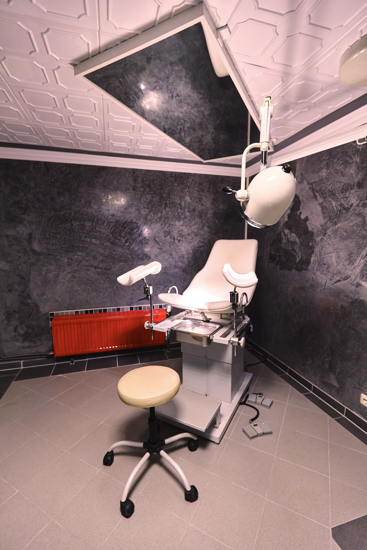 Klinik weiße Rose 1A BDSM Gynokologischer Stuhl